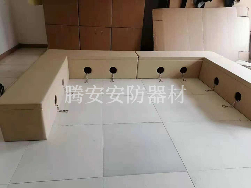 審訊椅廠家的犯人椅都分為幾種，使用過(guò)程中都有什么注意的地方？